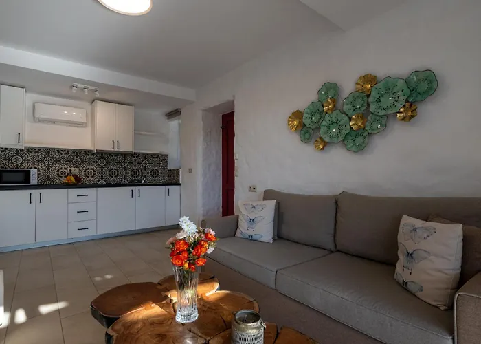 Aparthotel Abeloessa Methonian Hospitality