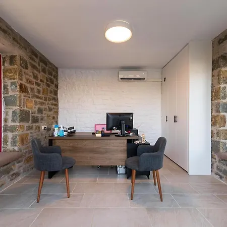 Aparthotel Abeloessa Methonian Hospitality
